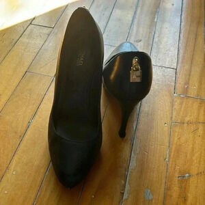 Michael  kors classic pumps with lock‎ locket